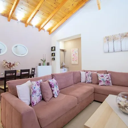 Private Bella Luna By 