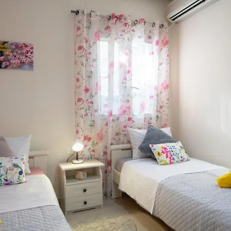 Private Bella Luna By 