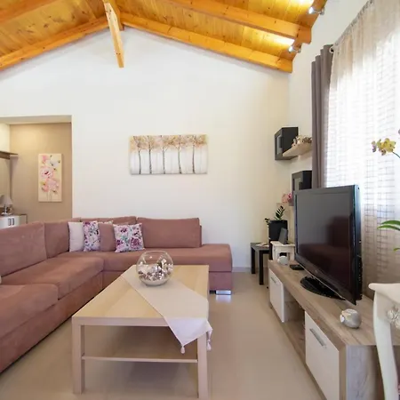 Private Bella Luna By 