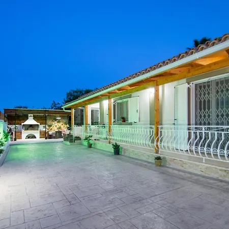 Private Bella Luna By 